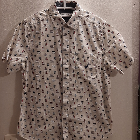 NAUTICA CLASSIC FIT.CASUAL MEN'S SHORT SLEEVE SHIRT.SZ::S.NEW CONDITION. NEVER W - Picture 1 of 9